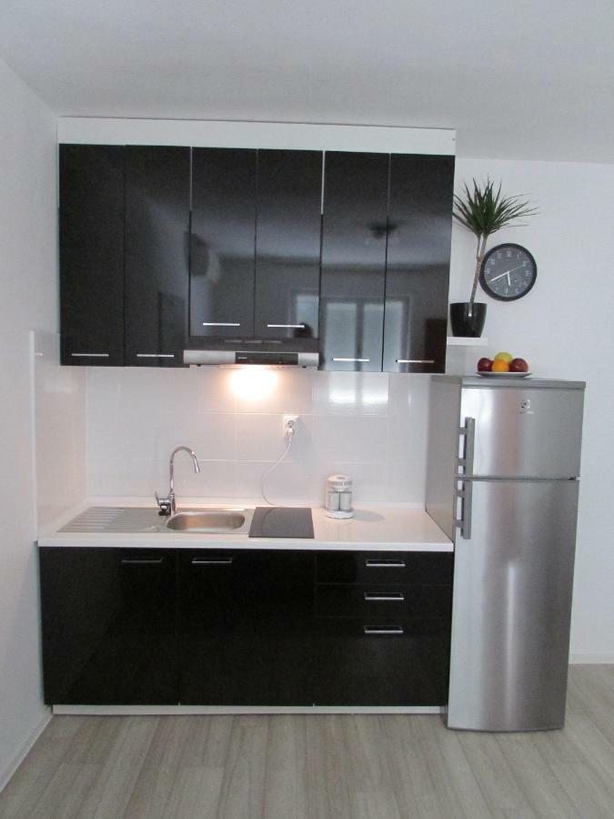Sunset1, Free Private Parking, Pets Welcome Apartment
