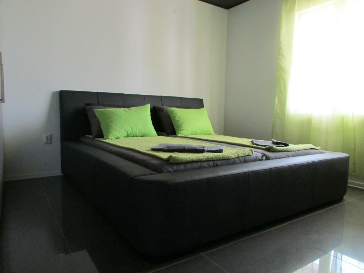Sunset1, Free Private Parking, Pets Welcome *